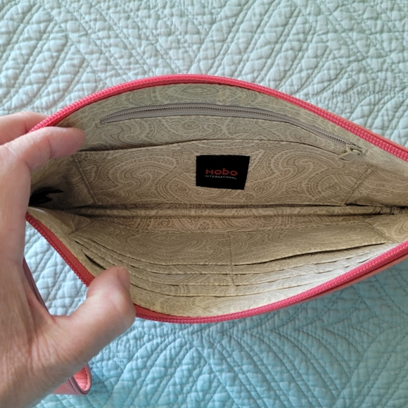 Hobo wristlet/clutch - Picture 4 of 9